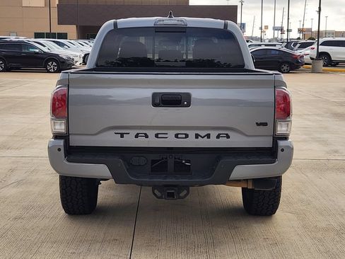 Used 2021 Toyota Tacoma TRD Sport w/ Technology Package RWD image 7