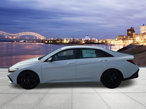 New 2026 Hyundai Elantra SEL Sport FWD image 2