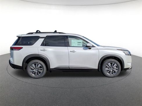 New 2025 Nissan Pathfinder SV image 4