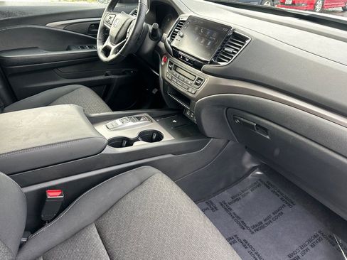 Used 2025 Honda Ridgeline Sport image 17