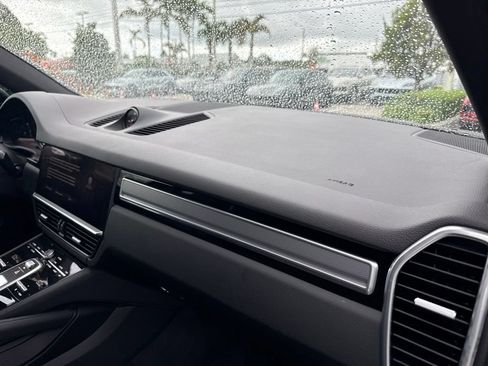 Certified 2023 Porsche Cayenne Platinum Edition AWD/4WD image 18