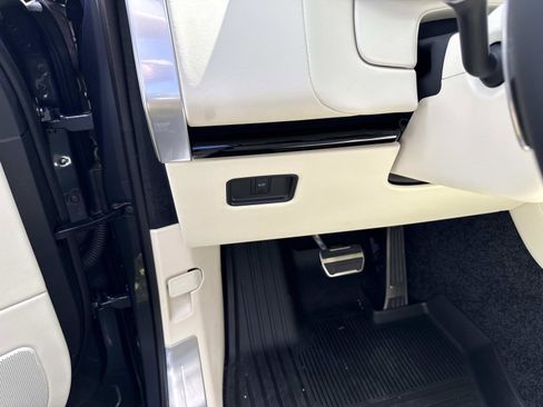 Used 2026 Land Rover Range Rover Long Wheelbase SE image 30