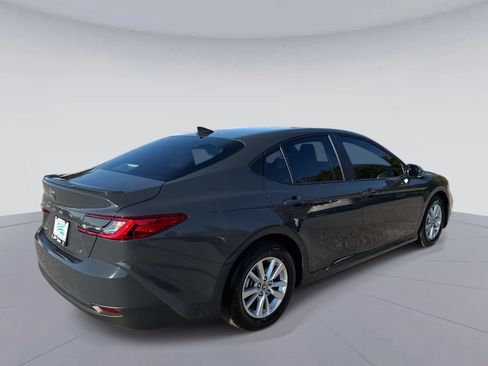 Used 2025 Toyota Camry LE image 4