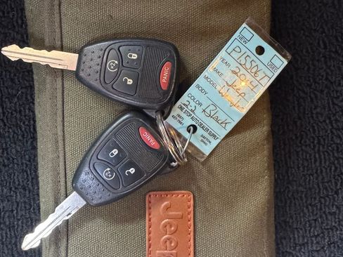 Used 2014 Jeep Wrangler Unlimited Sahara AWD/4WD image 35