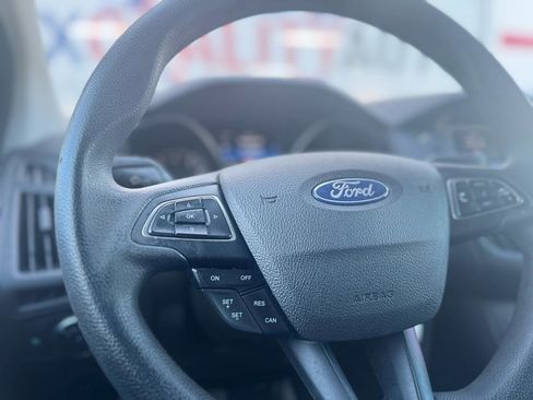 Used 2018 Ford Focus SE image 36