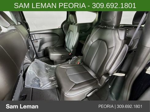 New 2026 Chrysler Pacifica Select image 23