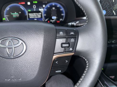 Used 2026 Toyota Crown XLE image 22