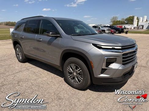 New 2026 Chevrolet Traverse LT w/ LPO, Floor Liner Package AWD/4WD image 1