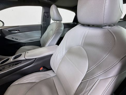 Used 2019 Toyota Avalon Limited image 11