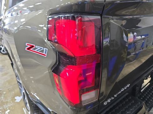 Used 2023 Chevrolet Colorado Z71 w/ Z71 Convenience Package 2 image 32