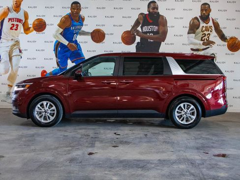 Used 2024 Kia Carnival LX image 16