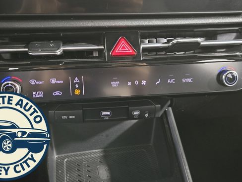 Used 2023 Kia Niro SX image 15