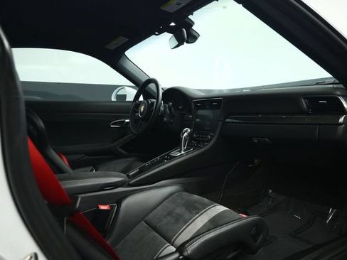Used 2018 Porsche 911 GT3 RWD image 5
