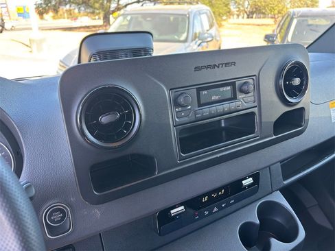 Used 2025 Mercedes-Benz Sprinter 2500 image 19