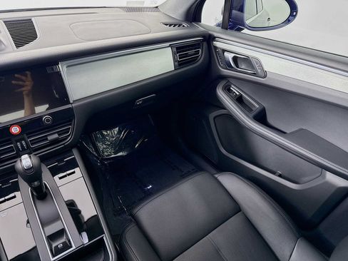 Certified 2026 Porsche Macan AWD/4WD image 25