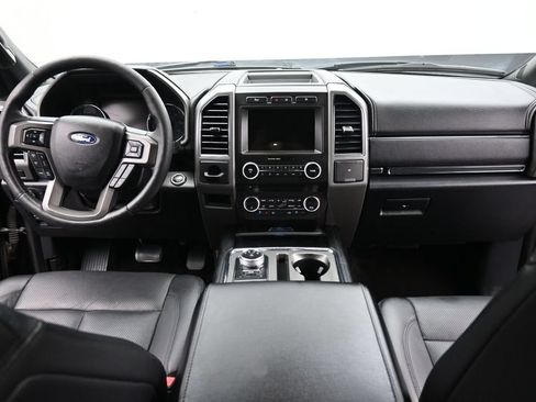 Used 2018 Ford Expedition XLT w/ Equipment Group 202A RWD image 12
