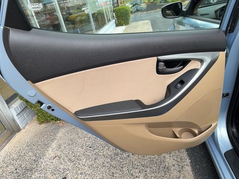 Used 2012 Hyundai Elantra GLS w/ Preferred Pkg 3 FWD image 16