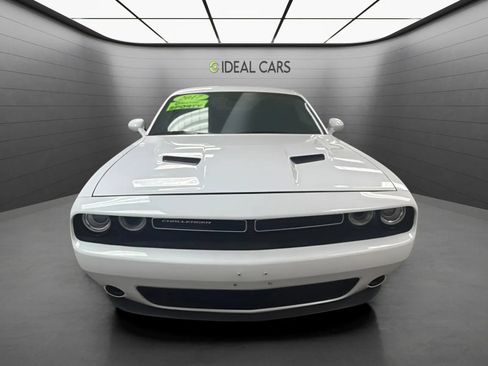Used 2017 Dodge Challenger SXT RWD image 2