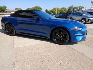 Used 2022 Ford Mustang Convertible image 1
