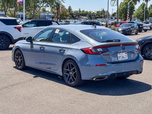 Used 2022 Honda Civic Sport Touring image 2