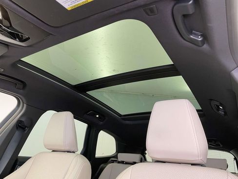 Used 2025 BMW X1 xDrive28i w/ Technology Package image 18