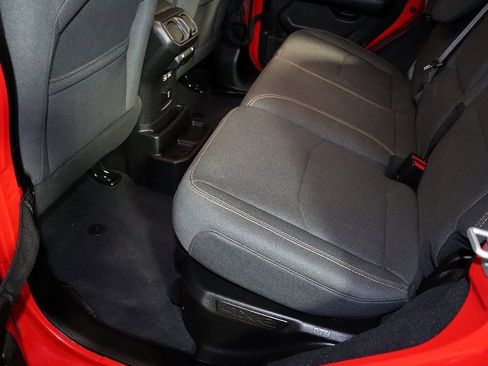 Used 2025 Jeep Wrangler Unlimited Sahara image 28