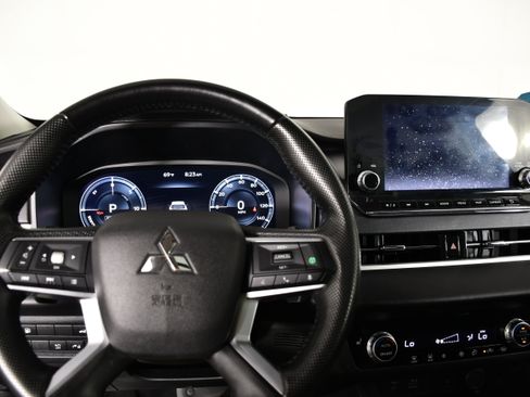 Used 2024 Mitsubishi Outlander SE AWD/4WD image 16