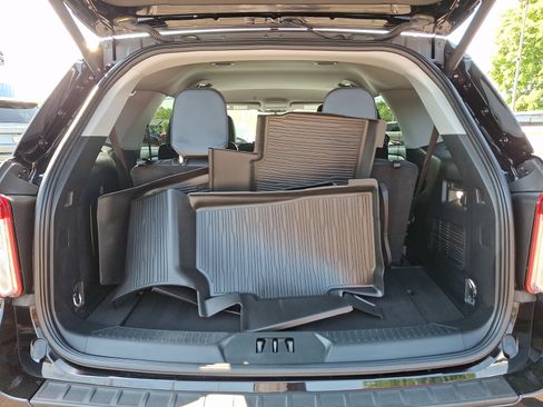 Used 2023 Ford Explorer XLT w/ Equipment Group 202A AWD/4WD image 29