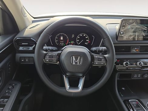 Used 2025 Honda Pilot Touring image 12