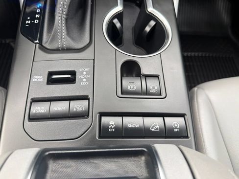 Used 2022 Toyota Highlander XLE AWD/4WD image 30