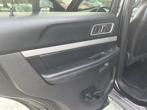 Used 2017 Ford Explorer XLT w/ Equipment Group 202A image 29