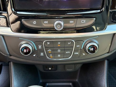 Used 2023 Chevrolet Traverse LT image 36