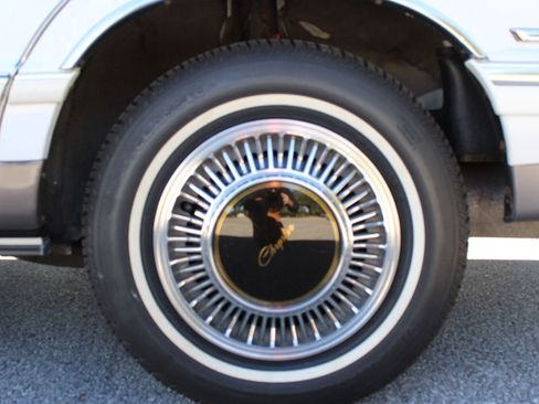 Used 1993 Chrysler New Yorker Fifth Avenue FWD image 39