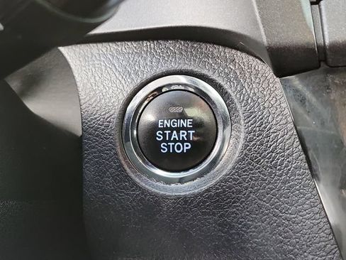 Used 2017 Toyota Sienna Limited Premium FWD image 30