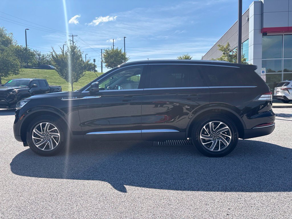 Used 2023 Lincoln Aviator AWD image 6
