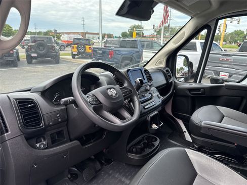 Used 2025 RAM ProMaster 2500 w/ Convenience Group FWD image 16