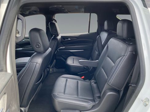 Used 2025 Chevrolet Traverse LT image 13