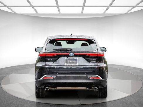 Used 2021 Toyota Venza Limited image 3