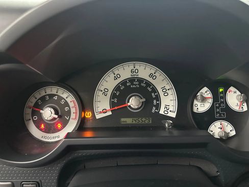 Used 2011 Toyota FJ Cruiser Sport Utility 2D image 18