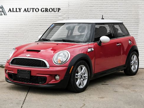 Used 2013 MINI Cooper S image 1