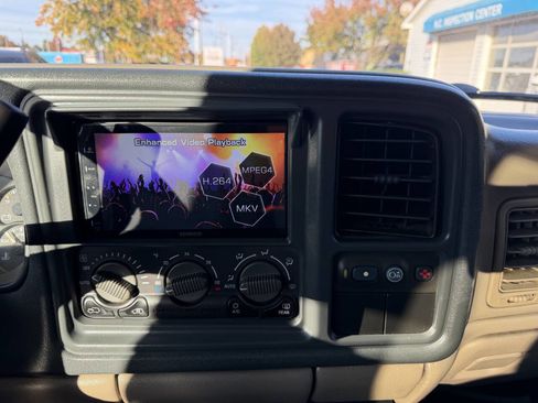 Used 2002 Chevrolet Avalanche 4x4 w/ Off-Road Suspension Pkg image 29