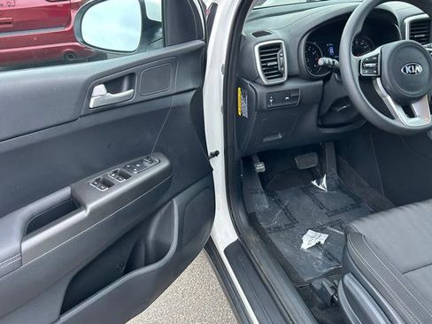 Used 2022 Kia Sportage LX image 10