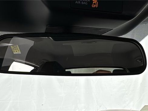 Used 2025 Nissan Kicks SR w/ Illumination Package image 31