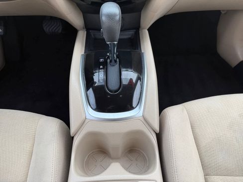 Used 2016 Nissan Rogue SV image 15