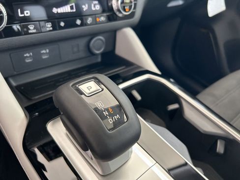 New 2025 Mitsubishi Outlander SE image 8