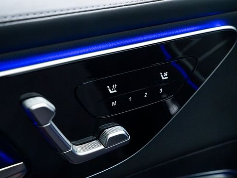 Used 2025 Mercedes-Benz GLC 350e 4MATIC image 14