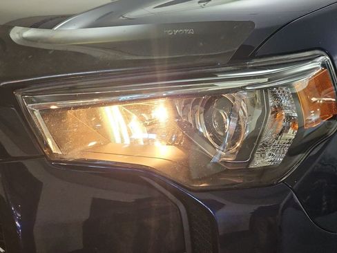 Used 2023 Toyota 4Runner SR5 AWD/4WD image 32
