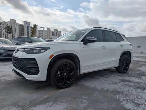 New 2026 Volkswagen Tiguan SE R-Line AWD/4WD image 7