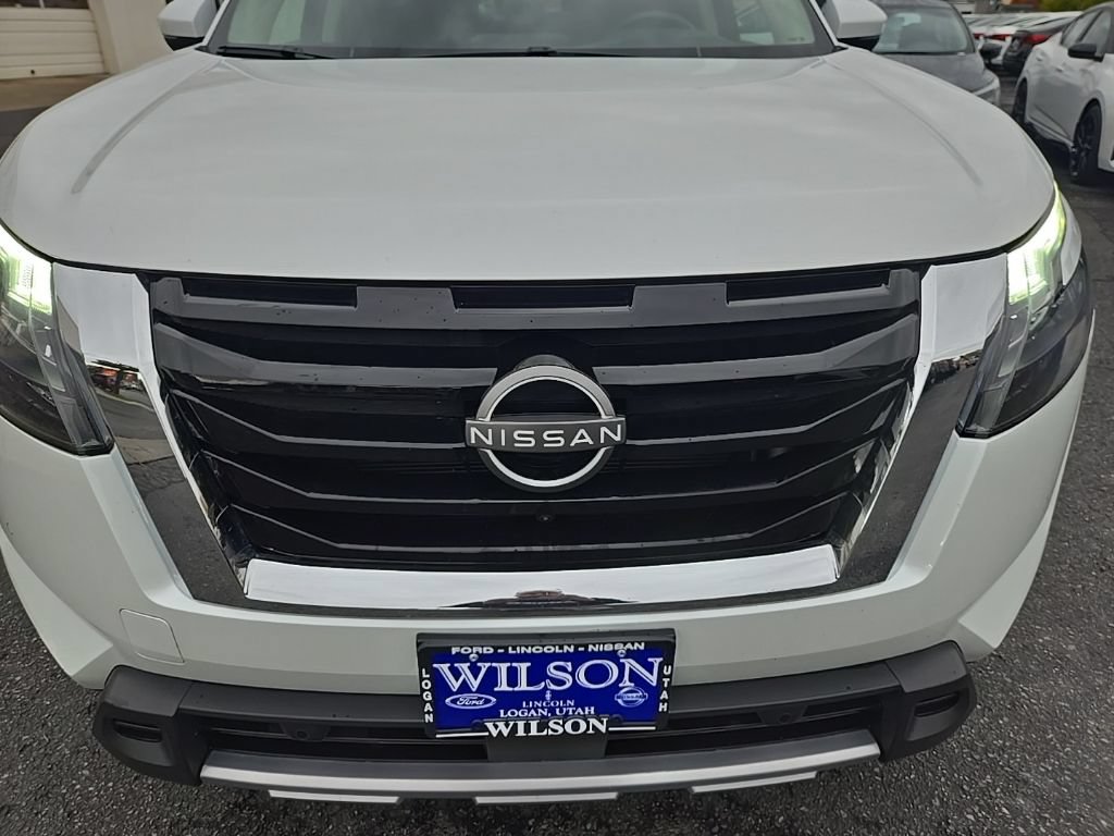 Used 2025 Nissan Pathfinder SL AWD/4WD image 32