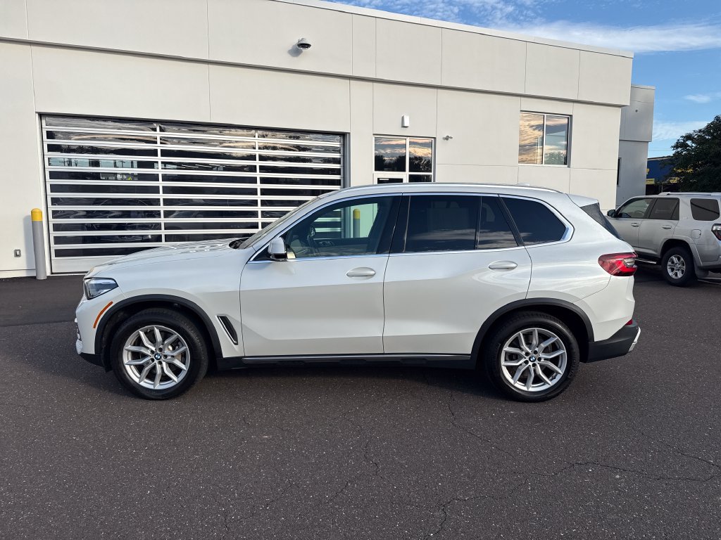 Used 2022 BMW X5 xDrive40i w/ Premium Package AWD/4WD image 2